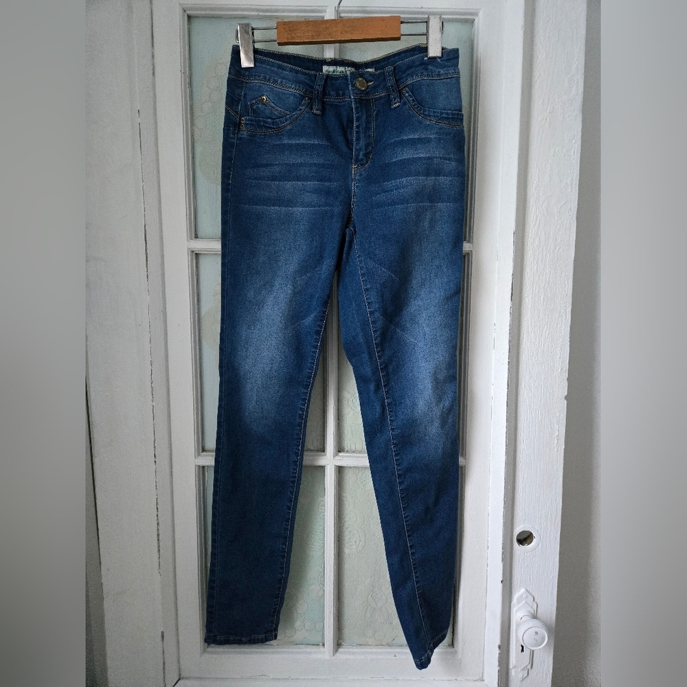 YMI Mid Rise WannaBettaButt Skinny Jeans Blue Denim Size 7